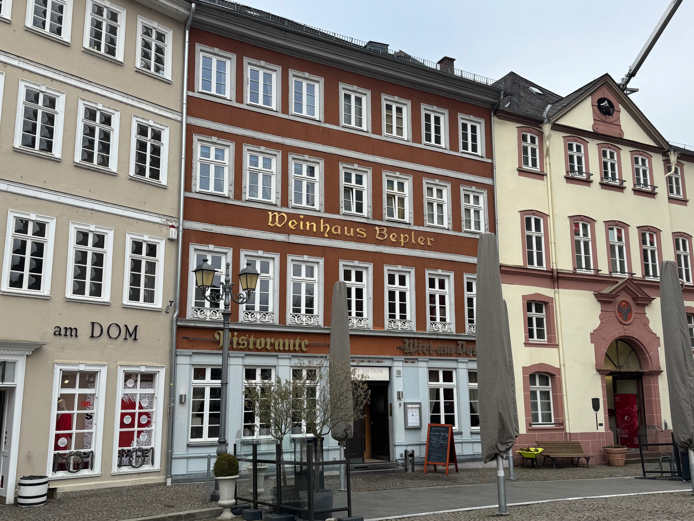 Außenansicht vom Domplatz