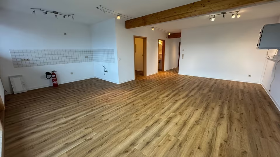 Wohnzimmer mit offener Küche 2